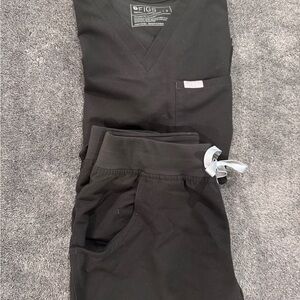 FIGS women’s black scrubs